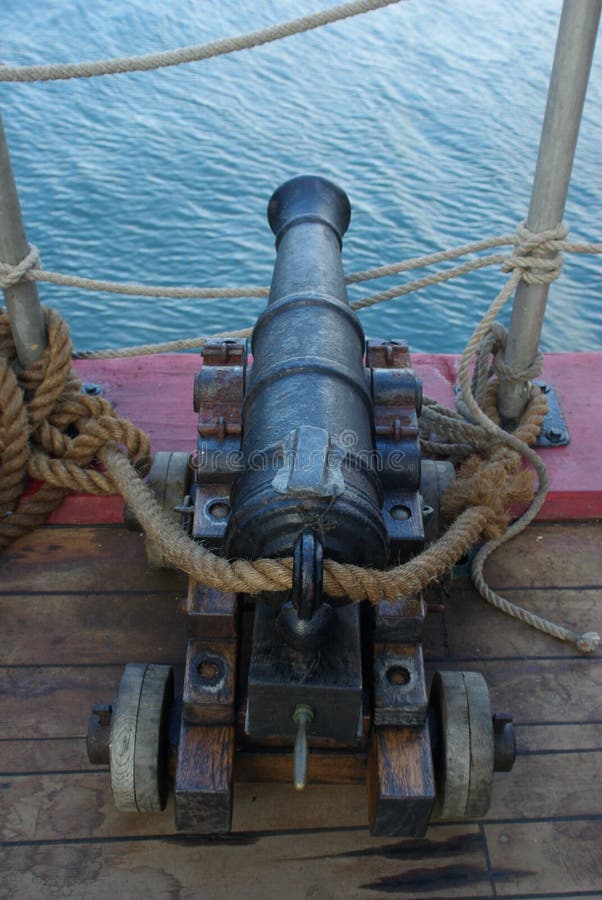 Pirate ship cannons, ship cannon range - Naval Artillery