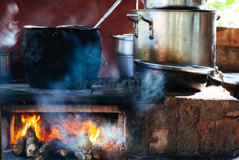 https://thumbs.dreamstime.com/b/old-style-cooking-large-pot-open-fire-black-large-iron-pot-traditional-cooking-log-wooden-fire-visible-flames-149008178.jpg