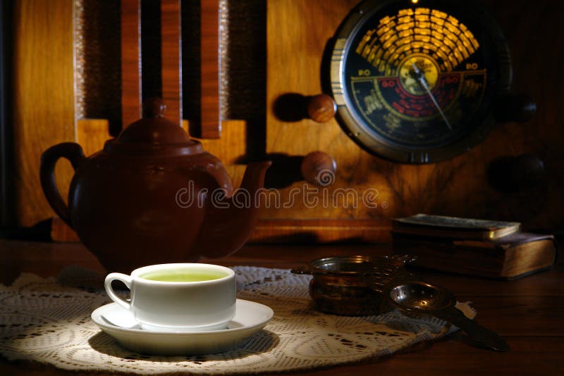 Old Style Vintage Tea Time with Antique Radio royalty free stock photography Old Style Vintage Tea Time with Antique Radio royalty free stock photography