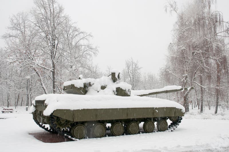 old-tank-snow-28768951.jpg
