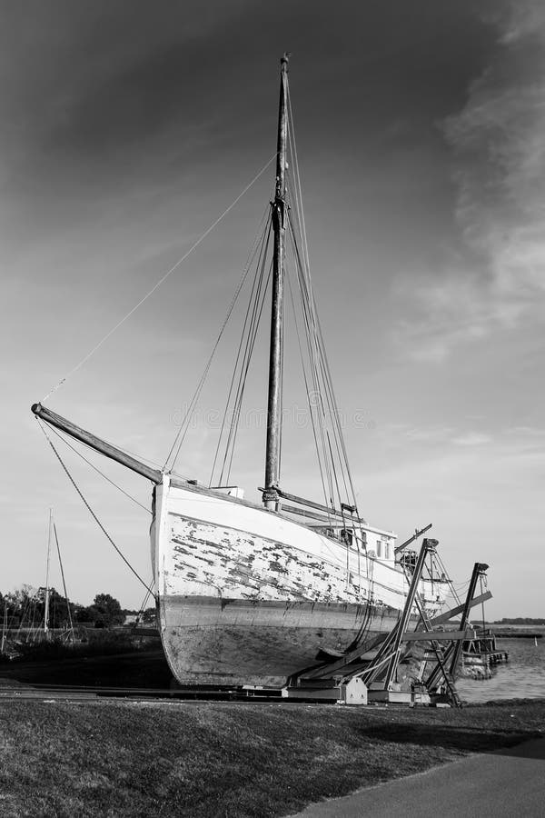 vintage sailboat black and white