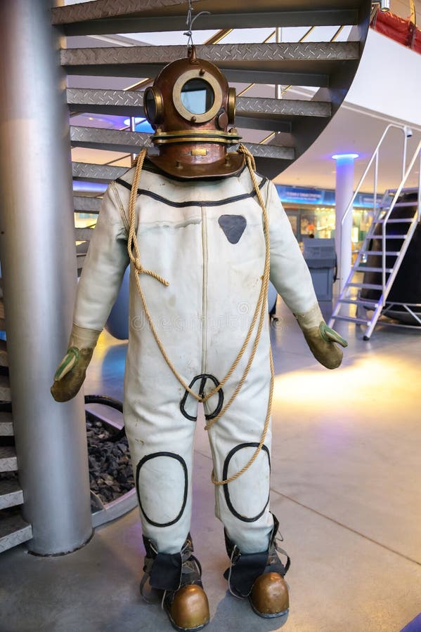 Inventor shows off 'Iron Man'-like diving suit | CNN Business