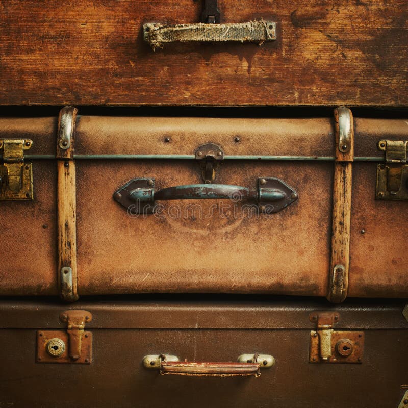 Antique Steamer Trunk Stock Photo - Download Image Now - Trunk - Furniture,  Travel, Treasure Chest - iStock