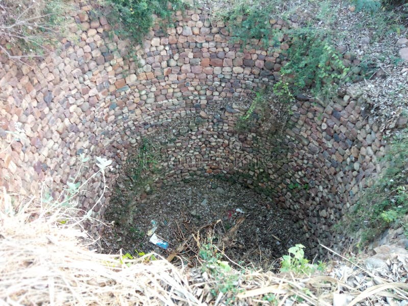 609 Old Dry Water Well Stock Photos - Free & Royalty-Free Stock Photos from  Dreamstime