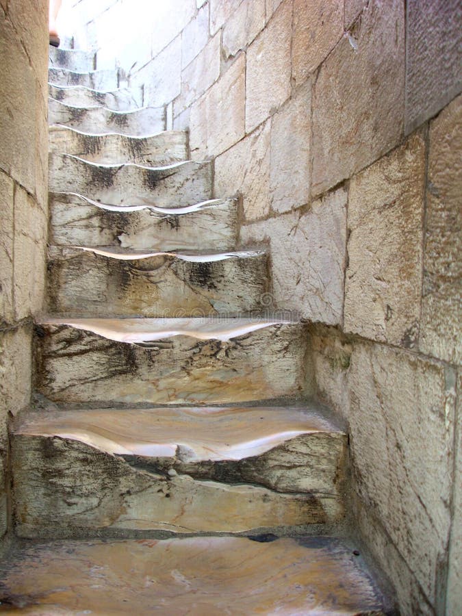 Točitém schodišti na šikmá věž v Pise , Itálie.