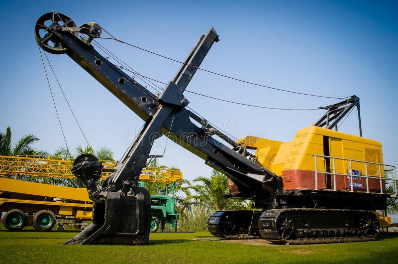 Old wire rope shovel crane editorial image Image of 