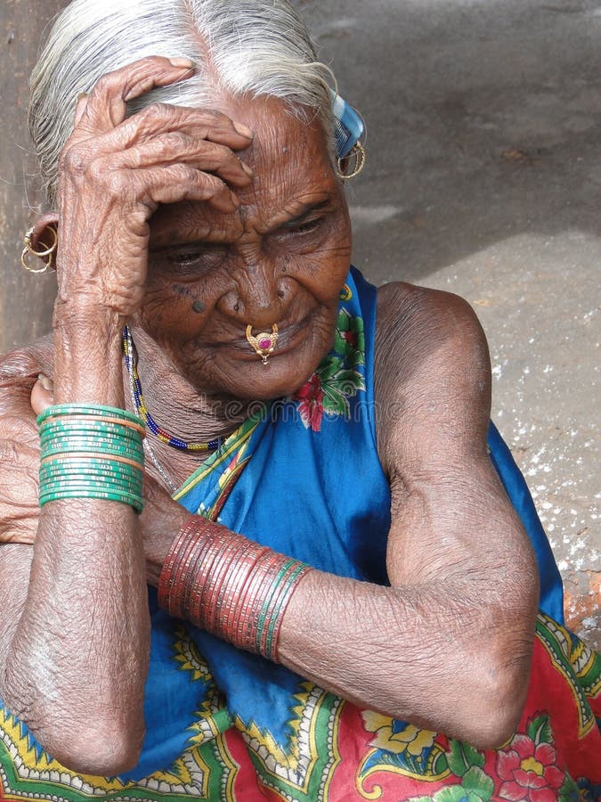 Tribal woman hi-res stock photography and images - Alamy