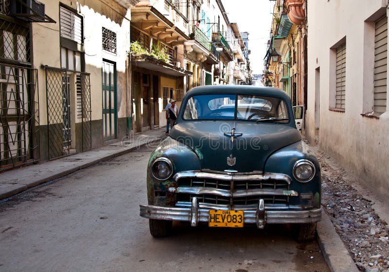 Coche clásico antiguo en La Habana foto de archivo