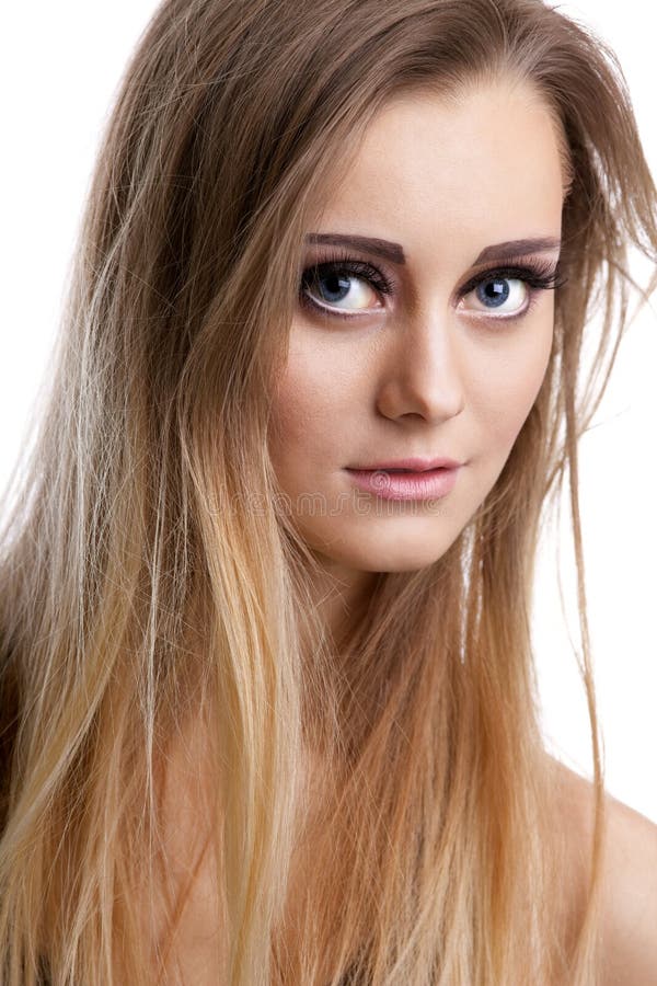 Olhar consideravelmente louro da menina em você - retrato do close-up imagens de stock Olhar consideravelmente louro da menina em você - retrato do close-up imagens de stock