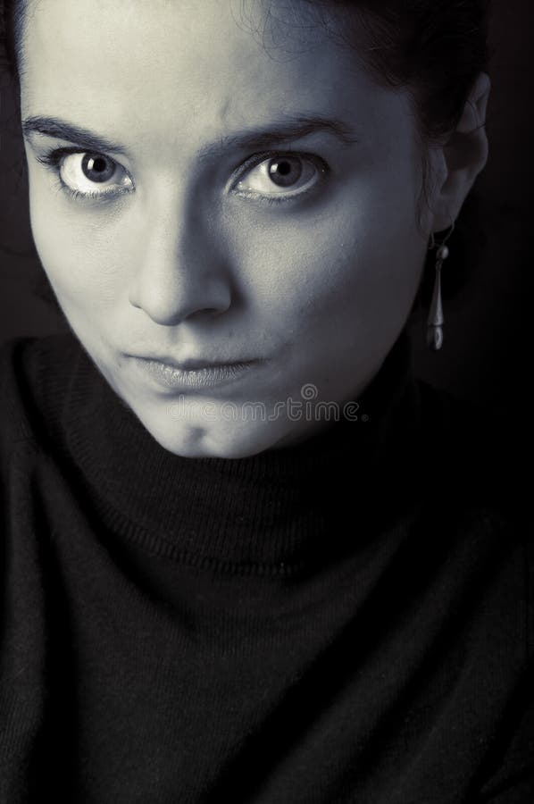 Menina Possuída Por Um Demônio Foto de Stock - Imagem de horror, terror:  42629198