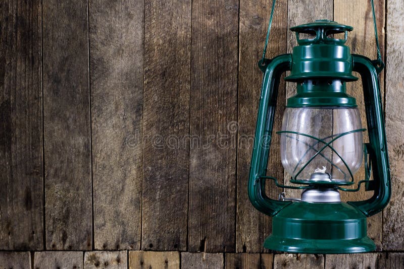 Kwaadaardig Opstand schoner Olielamp Op Een Houten Muur Wordt Gehangen Die Een Oude Methode Om Ruimten Aan Te Steken Stock Afbeelding - Image of vloer, licht: 111214375 Kwaadaardig Opstand schoner Olielamp Op Een Houten Muur Wordt Gehangen Die Een Oude Methode Om Ruimten Aan Te Steken Stock Afbeelding - Image of vloer, licht: 111214375