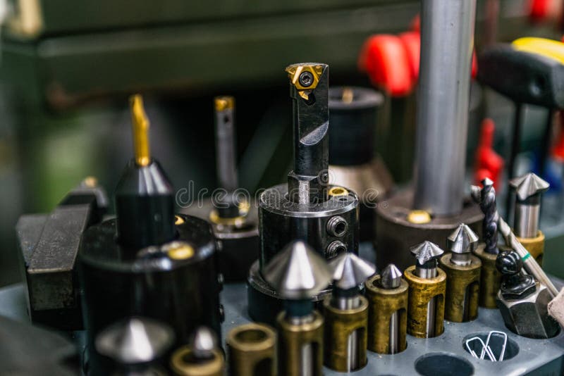 Olika storlekar på verktygen för skärning av maskiner som används för karbidslutkvarnar för metallbearbetning