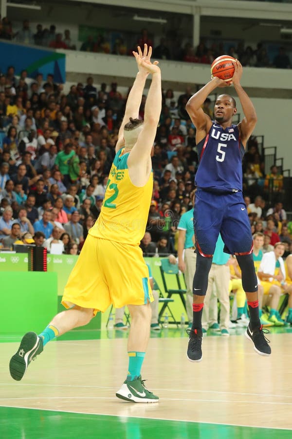 Olimpijski mistrz Kevin Durant Drużynowy usa w akci przy grupy A koszykówki dopasowaniem między Drużynowym usa i Australia obrazy royalty free Olimpijski mistrz Kevin Durant Drużynowy usa w akci przy grupy A koszykówki dopasowaniem między Drużynowym usa i Australia obrazy royalty free