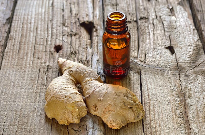 Olio essenziale dello zenzero immagini stock libere da diritti Olio essenziale dello zenzero immagini stock libere da diritti