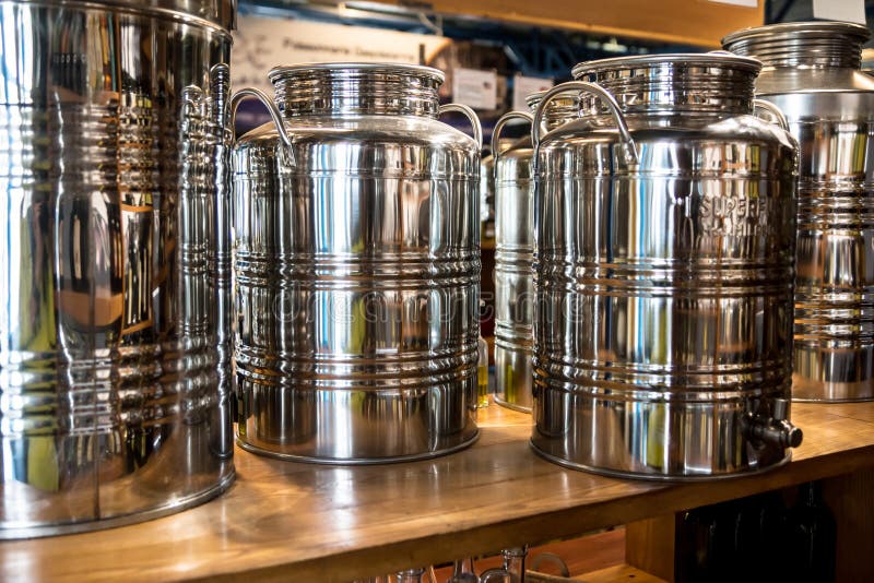 Olive Oil Tanks imagen de archivo. Imagen de espita, inoxidable 66198433