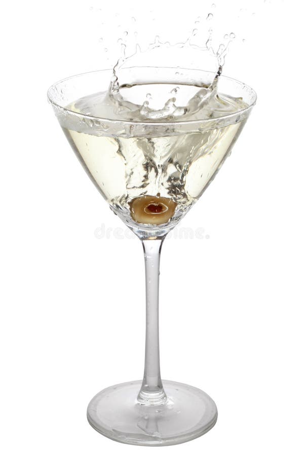 Olive éclaboussant dans une glace de cocktail images stock Olive éclaboussant dans une glace de cocktail images stock