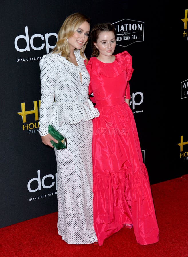 Olivia Wilde & Kaitlyn Dever stock afbeelding Olivia Wilde & Kaitlyn Dever stock afbeelding