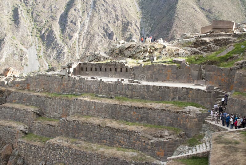 Ollantaytambo, Peru Pinkuylluna, Inca-pakhuizen in de Heilige Vallei royalty-vrije stock foto's Ollantaytambo, Peru Pinkuylluna, Inca-pakhuizen in de Heilige Vallei royalty-vrije stock foto's