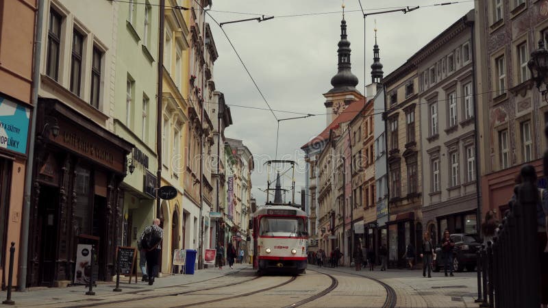 Olomouc Tschechische Republik kann 2019 : alte Straßenansicht mit Tramansätze-Antrieben