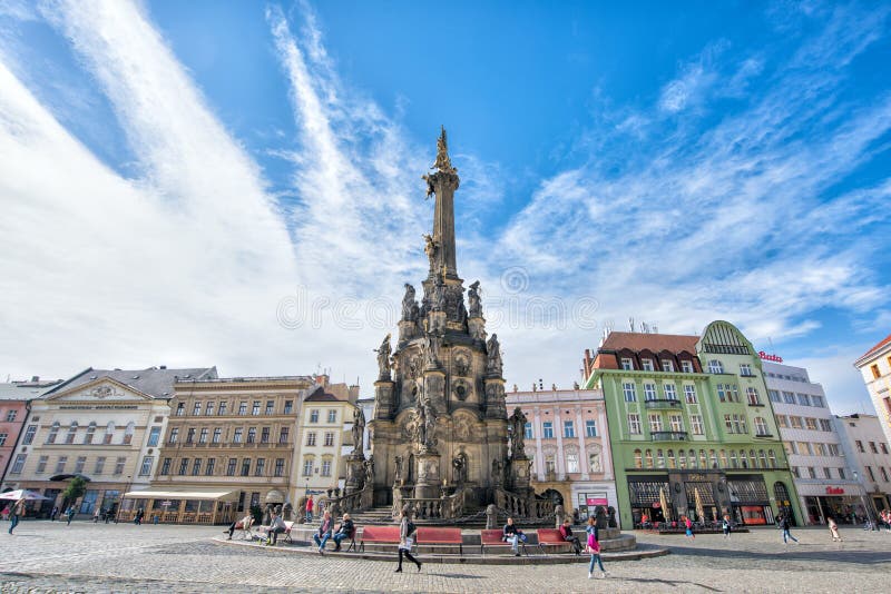 Olomouc, το Σεπτέμβριο του 2018 Δημοκρατίας της Τσεχίας Πανόραμα του τετραγώνου στο Δημαρχείο και την ιερή στήλη τριάδας στοκ φωτογραφία με δικαίωμα ελεύθερης χρήσης Olomouc, το Σεπτέμβριο του 2018 Δημοκρατίας της Τσεχίας Πανόραμα του τετραγώνου στο Δημαρχείο και την ιερή στήλη τριάδας στοκ φωτογραφία με δικαίωμα ελεύθερης χρήσης