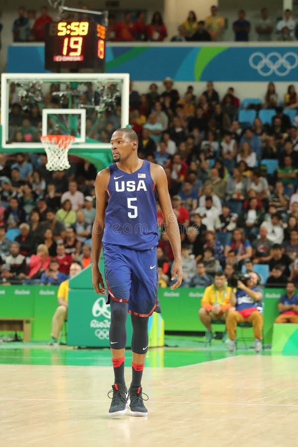 Olympisk mästare Kevin Durant av laget USA i handling på basketmatchen för grupp A mellan laget USA och Australien royaltyfri foto Olympisk mästare Kevin Durant av laget USA i handling på basketmatchen för grupp A mellan laget USA och Australien royaltyfri foto