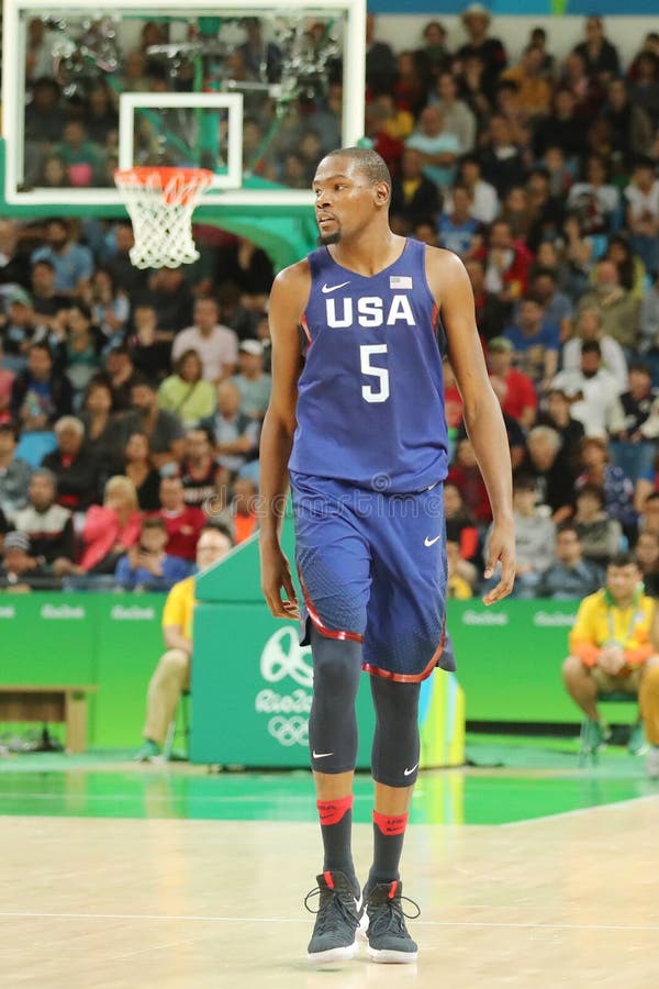 Olympisk mästare Kevin Durant av laget USA i handling på basketmatchen för grupp A mellan laget USA och Australien royaltyfria bilder Olympisk mästare Kevin Durant av laget USA i handling på basketmatchen för grupp A mellan laget USA och Australien royaltyfria bilder