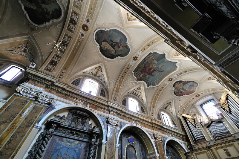 Om annunziata molise molise moderkyrka. arkivfoto