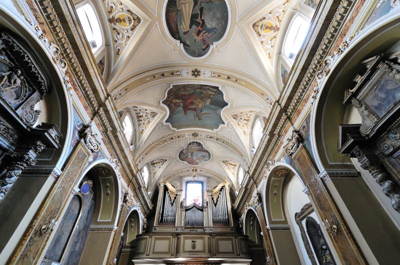 Om annunziata molise molise moderkyrka. arkivbilder