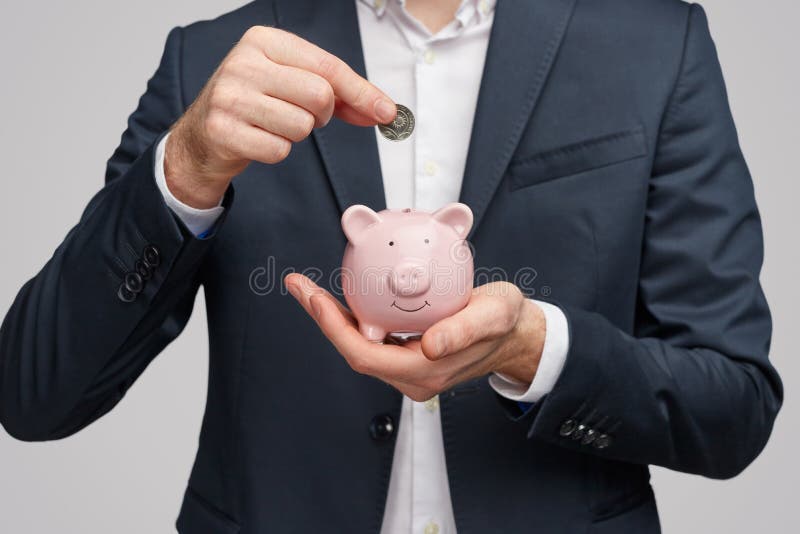 Om de afaceri culturi introducerea de monede în pușculiță royalty free stock image