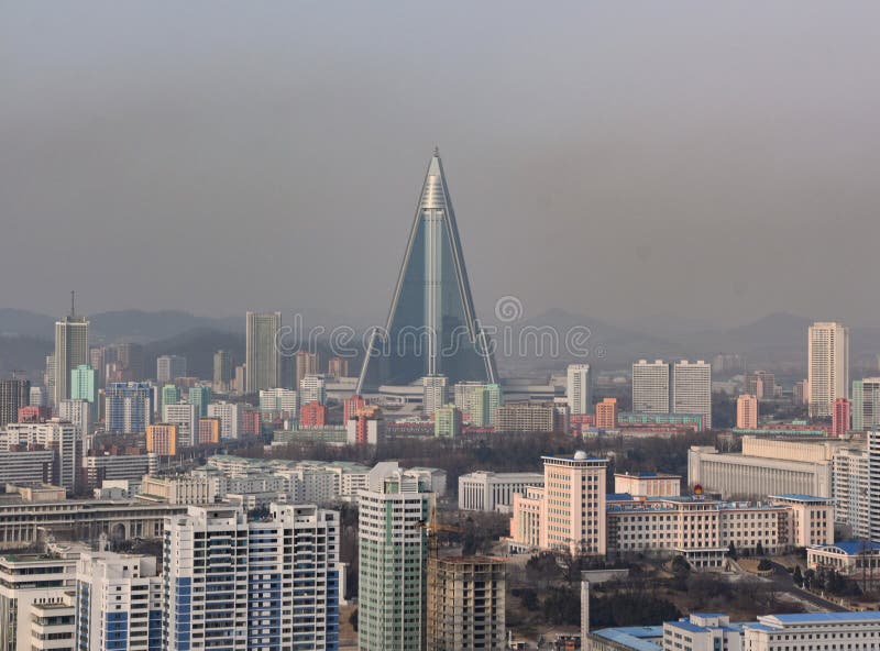 Om hotellet i Augyong, överst på juchtornet i pyongyang royaltyfri bild