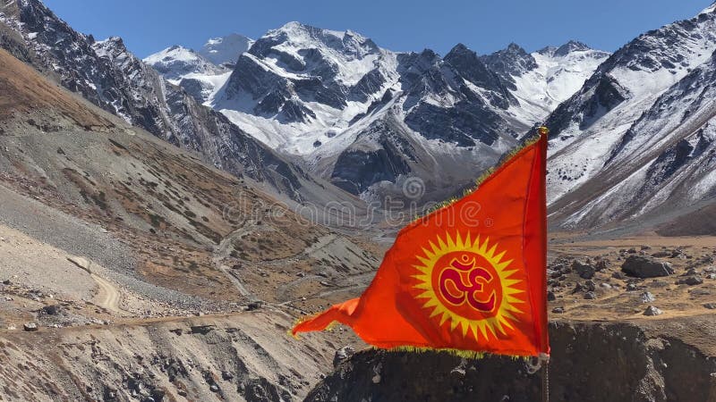 Om parvat un pic sacré dans les himalayas en inde uttarakhand clips vidéos