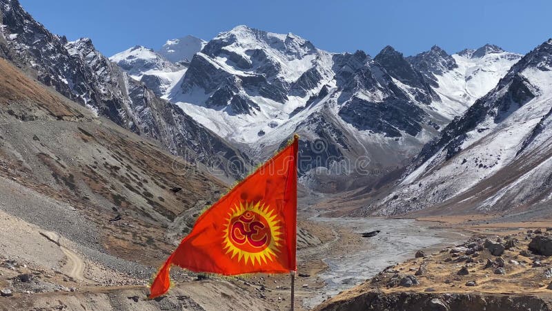 Om parvat un pic sacré dans les himalayas en inde uttarakhand banque de vidéos