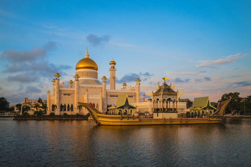 Omar Ali Saifuddien Mosque in Bandar Seri Begawan