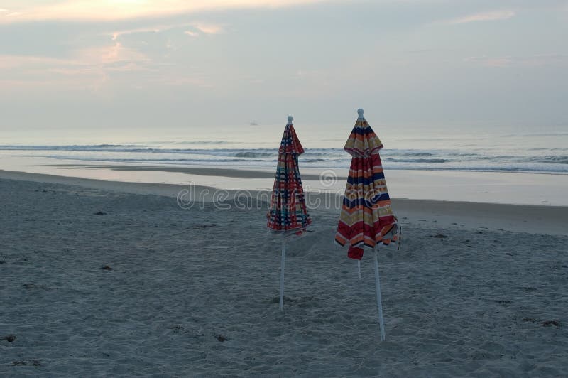 Ombrelli sulla spiaggia fotografia stock Ombrelli sulla spiaggia fotografia stock