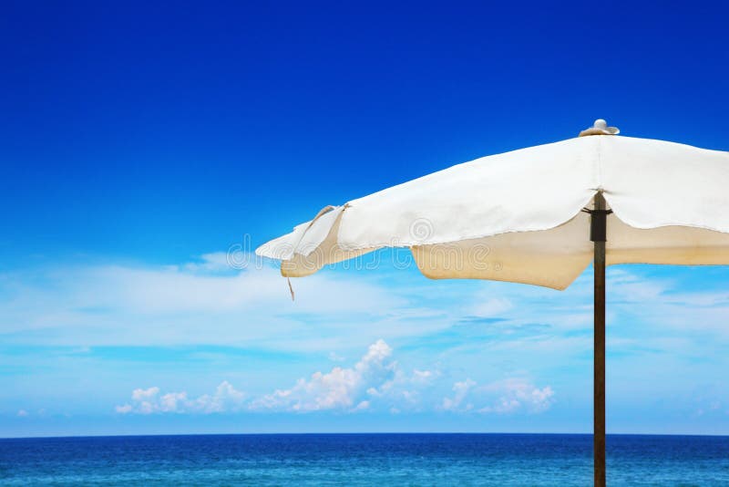 Ombrello di spiaggia fotografie stock libere da diritti