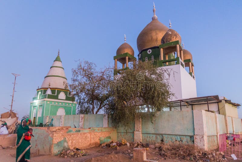 Omdurman sudan march 8 2019 : hamnat i al nil mausoleum på en kyrkogård i omdurman sud arkivbilder
