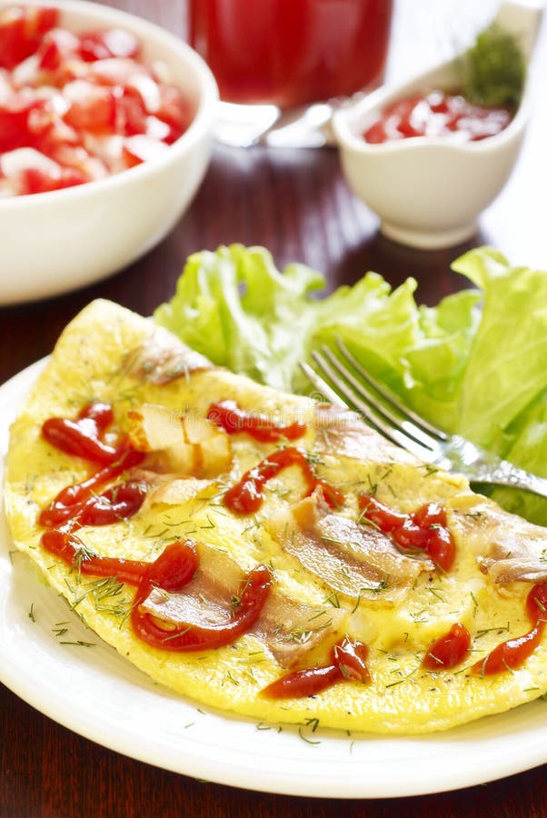 Omelette with bacon, tomato juice and salad