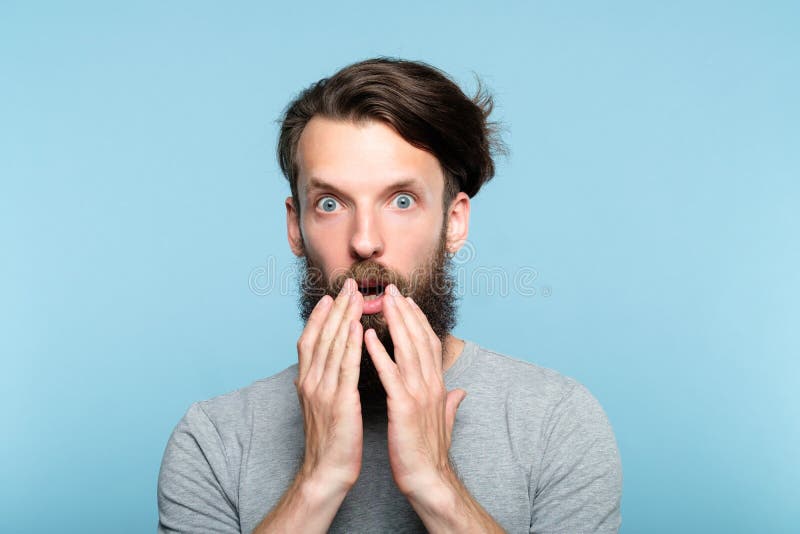 Omg chockade öppen munsinnesrörelse för häpen man arkivbilder Omg chockade öppen munsinnesrörelse för häpen man arkivbilder