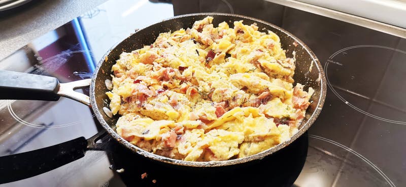 `Omleta taraneasca`, a plentiful breakfast