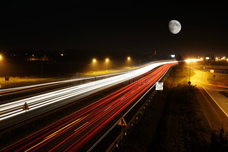 Omnibus la nuit photographie stock libre de droits Omnibus la nuit photographie stock libre de droits