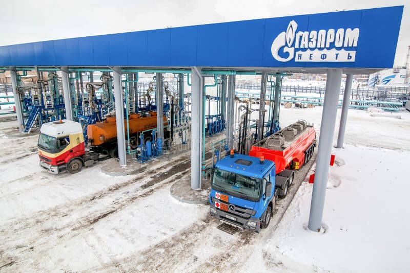https://thumbs.dreamstime.com/b/omsk-russia-december-gazprom-gas-station-filling-tank-truck-diesel-69464785.jpg