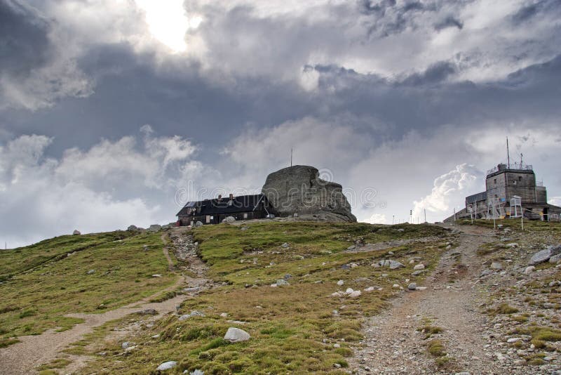 Omu cabana and the meteorological station