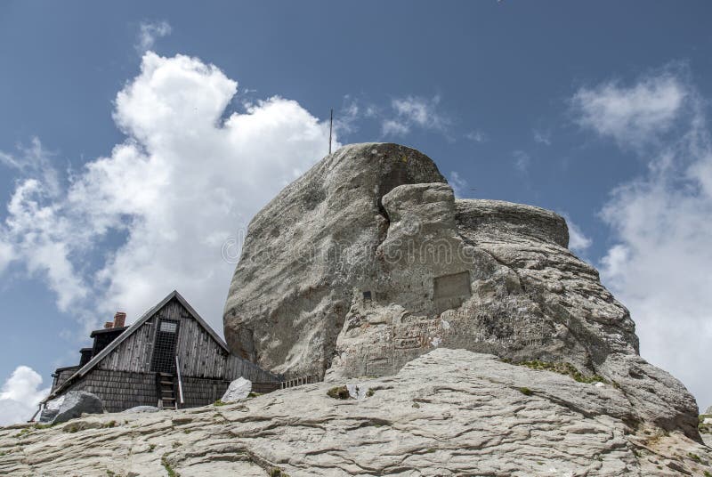 Omu peak chalet under white clouds