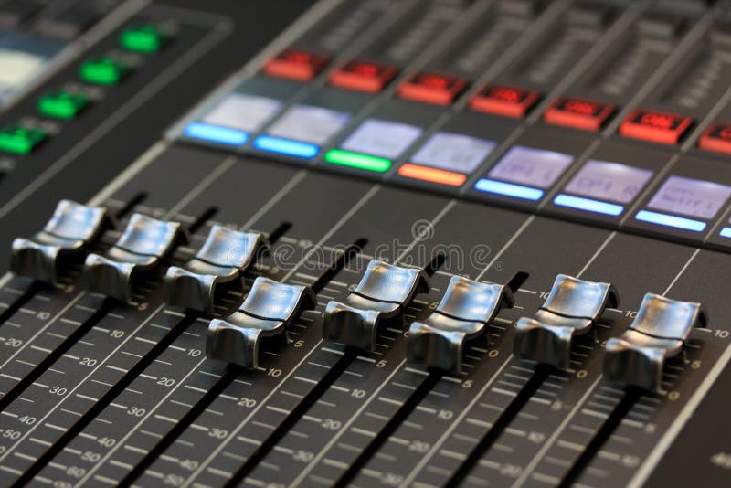 Omvormers van een digitale geluidsmixconsole royalty-vrije stock afbeelding