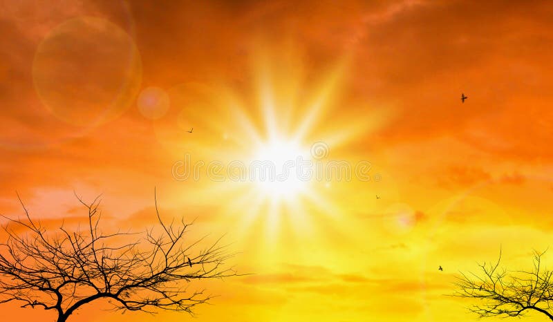 Onda termica del fondo estremo del cielo e del sole Caldo con il concetto di riscaldamento globale Temperatura della stagione est