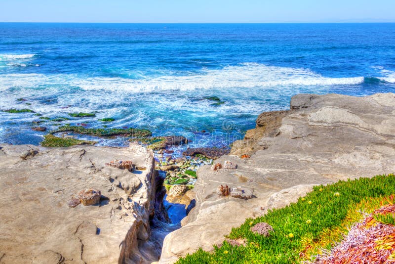Ondas en la playa de La Jolla en San Diego California imágenes de archivo libres de regalías Ondas en la playa de La Jolla en San Diego California imágenes de archivo libres de regalías