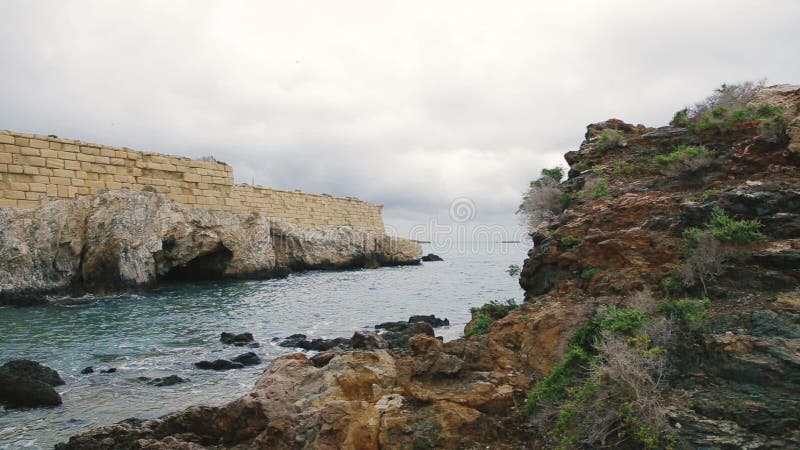 Ondas que deixam de funcionar na rocha Ilha Tabarca spain