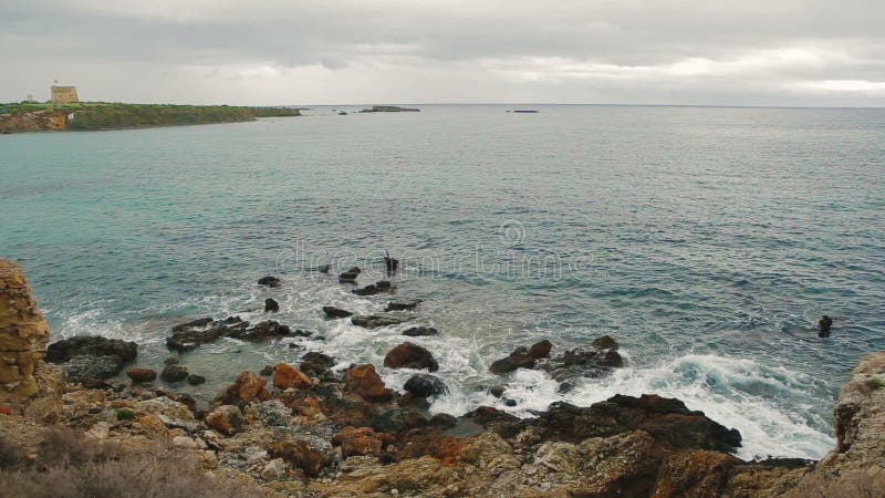Ondas que deixam de funcionar na rocha Ilha Tabarca spain