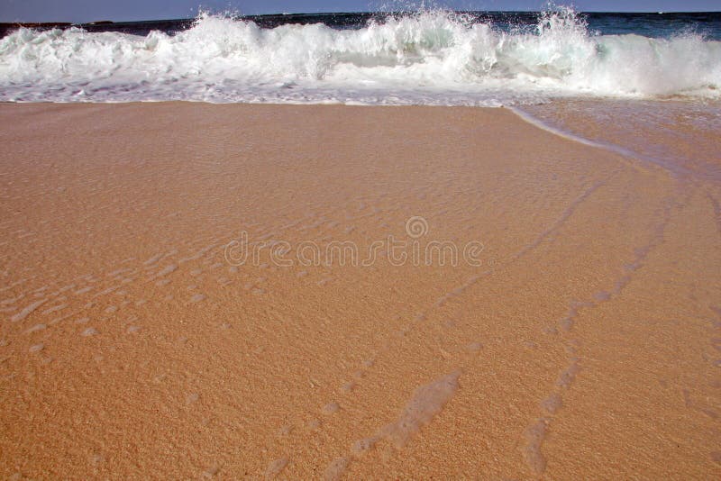 Onde e sabbia fotografie stock libere da diritti Onde e sabbia fotografie stock libere da diritti