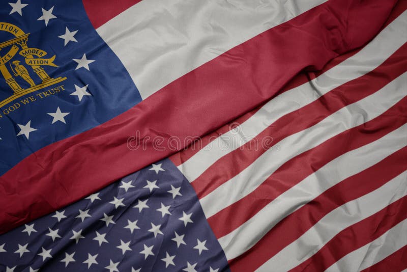 ondeando la colorida bandera de los Estados Unidos de América y la bandera del estado georgiano imagen de archivo libre de regalías ondeando la colorida bandera de los Estados Unidos de América y la bandera del estado georgiano imagen de archivo libre de regalías
